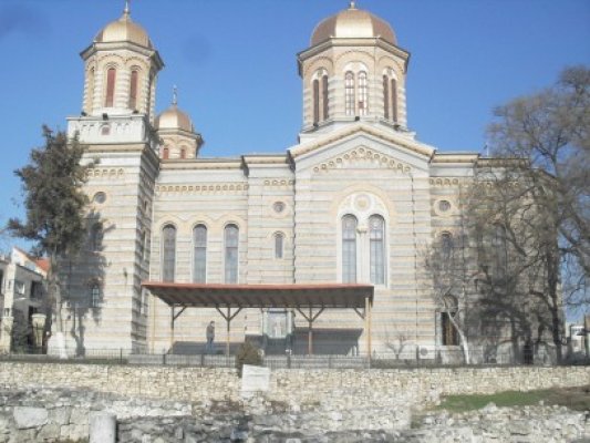 Reparaţii în premieră la Constanţa: Vitraliile Catedralei vor fi restaurate